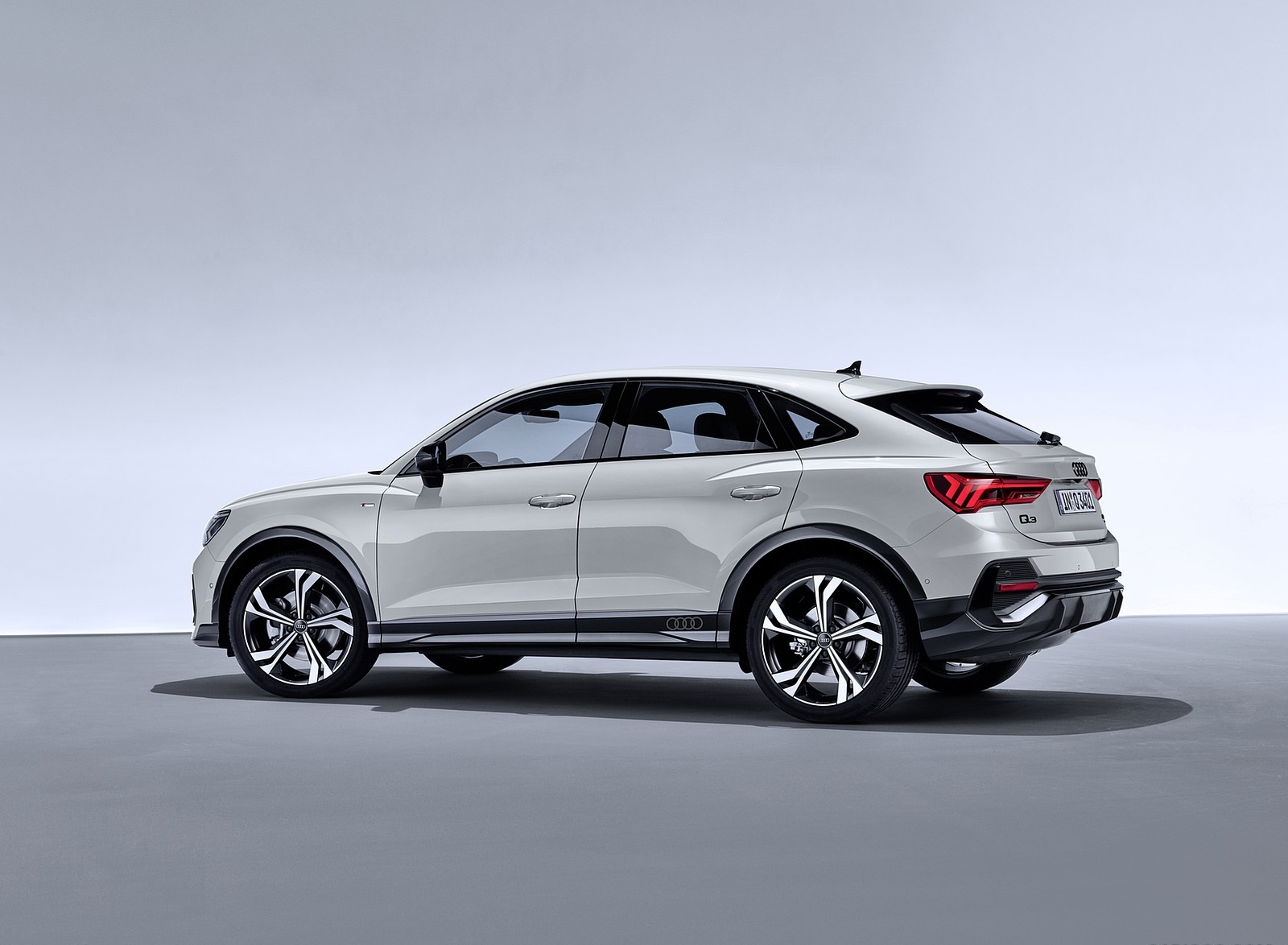 2020 Audi Q3 Sportback S line (Color: Dew Silver) Side Wallpapers #152 of 285