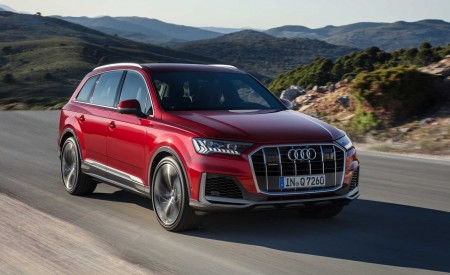 2020 Audi Q7 (Color: Matador Red) Front Three-Quarter Wallpapers 450x275 (142)