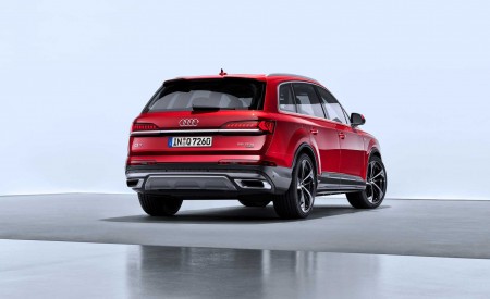 2020 Audi Q7 (Color: Matador Red) Rear Three-Quarter Wallpapers 450x275 (152)