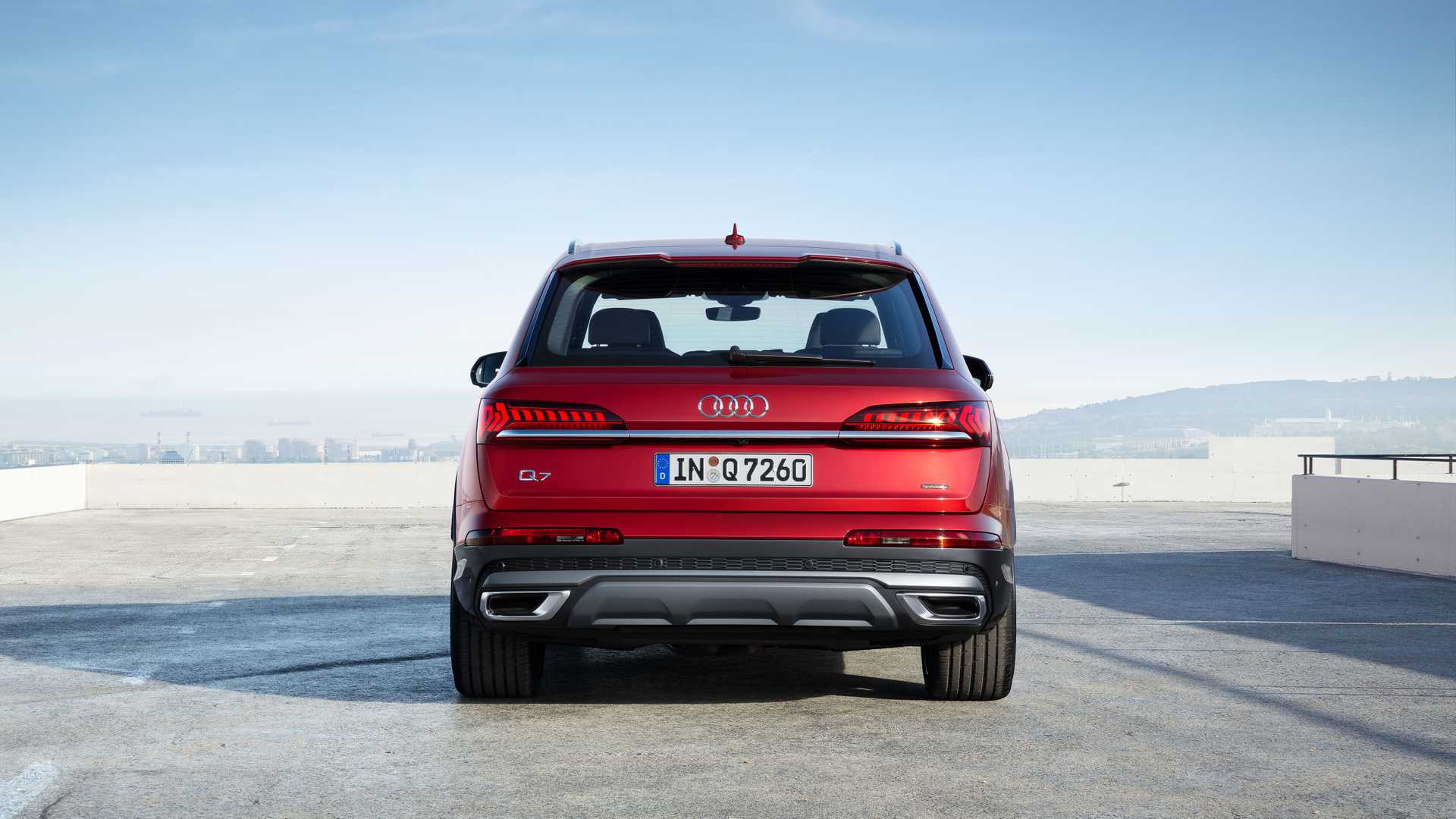 2020 Audi Q7 (Color: Matador Red) Rear Wallpapers #153 of 158