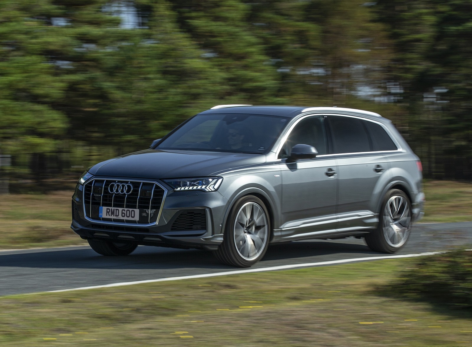 2020 Audi Q7 (UK-Spec) Front Three-Quarter Wallpapers (2)