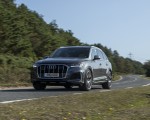 2020 Audi Q7 (UK-Spec) Front Three-Quarter Wallpapers 150x120 (4)