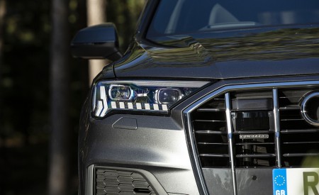 2020 Audi Q7 (UK-Spec) Headlight Wallpapers 450x275 (36)