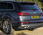 2020 Audi Q7 (UK-Spec) Rear Wallpapers 150x120 (35)