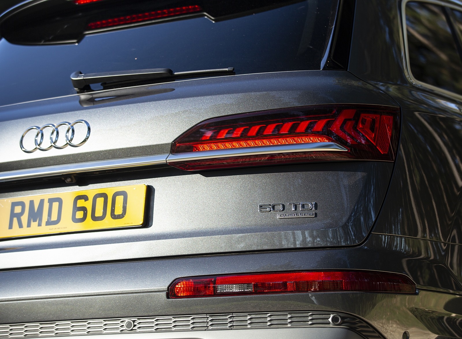 2020 Audi Q7 (UK-Spec) Tail Light Wallpapers #34 of 158