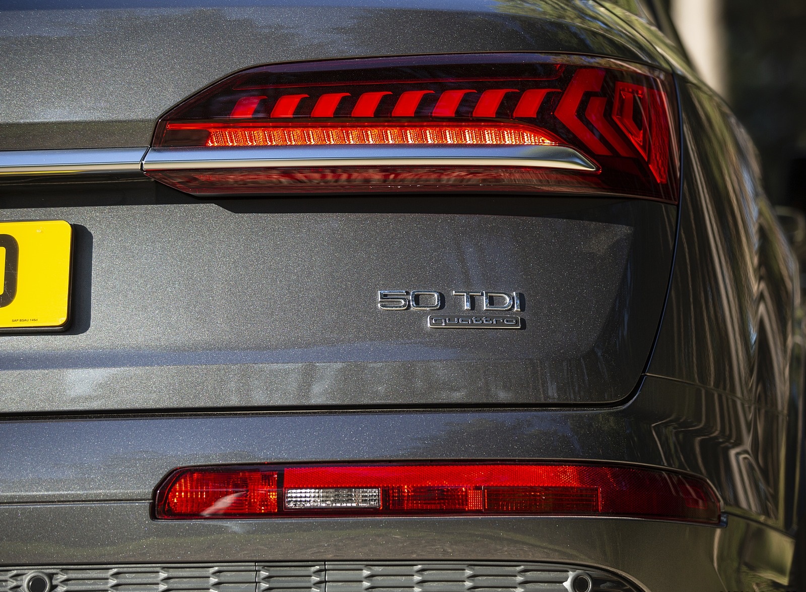 2020 Audi Q7 (UK-Spec) Tail Light Wallpapers #33 of 158