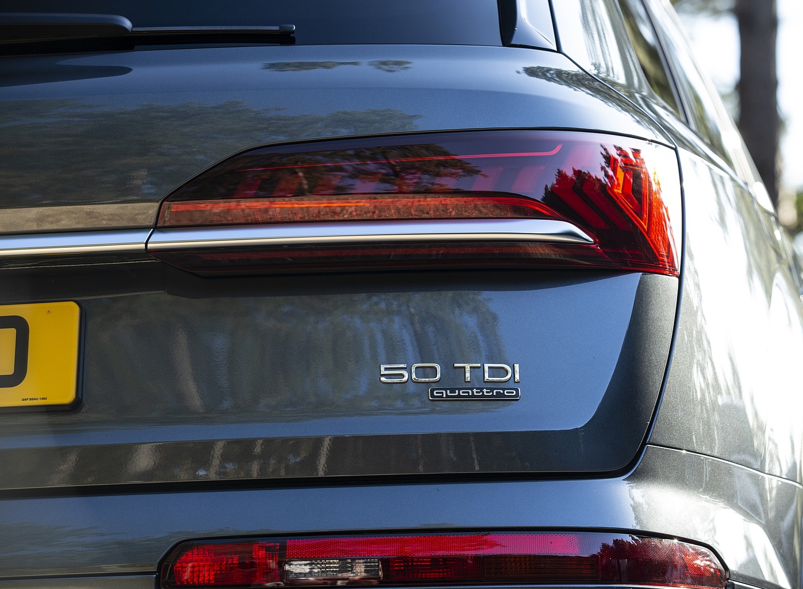 2020 Audi Q7 (UK-Spec) Tail Light Wallpapers #32 of 158