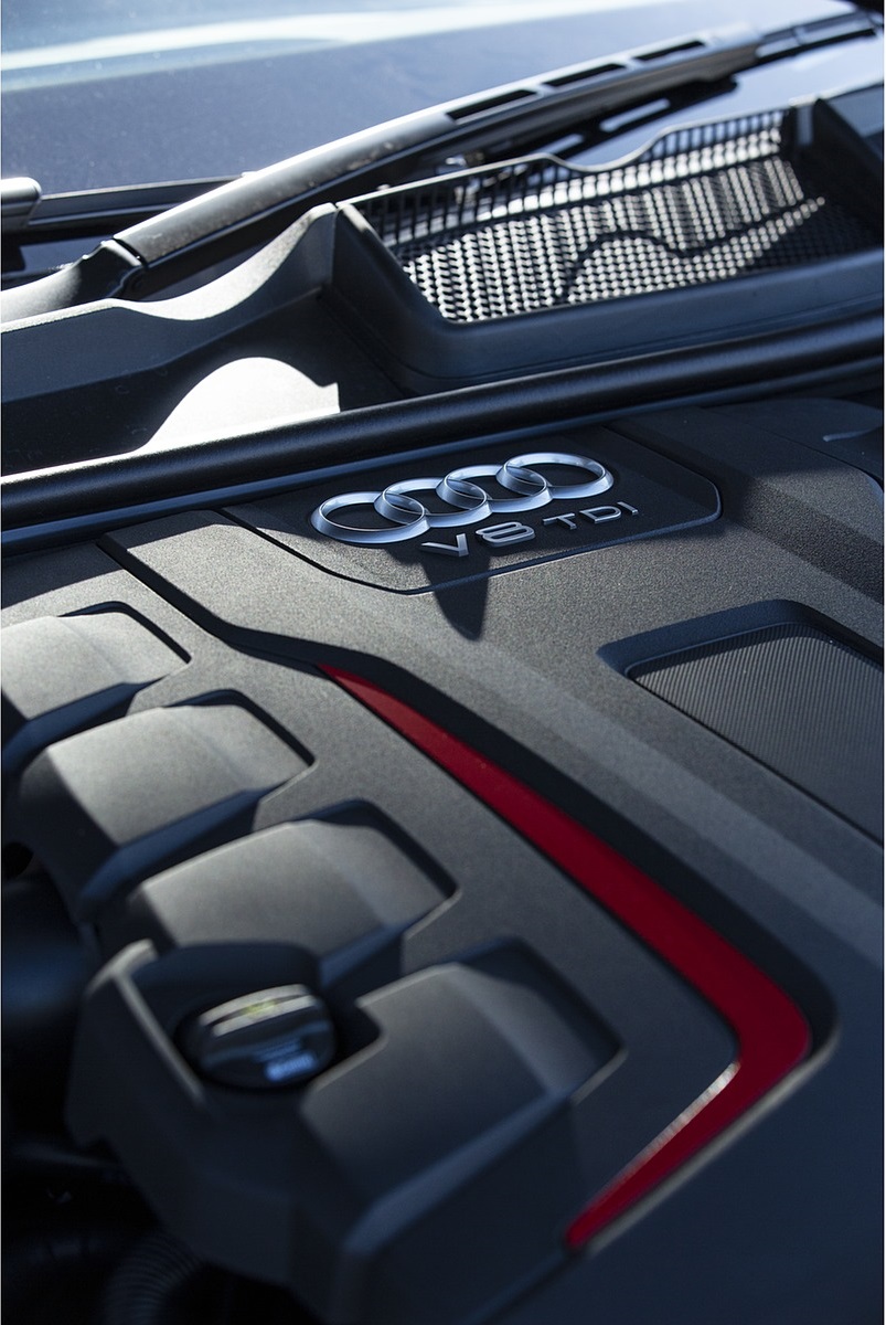 2020 Audi SQ8 TDI quattro (UK-Spec) Engine Wallpapers #120 of 140