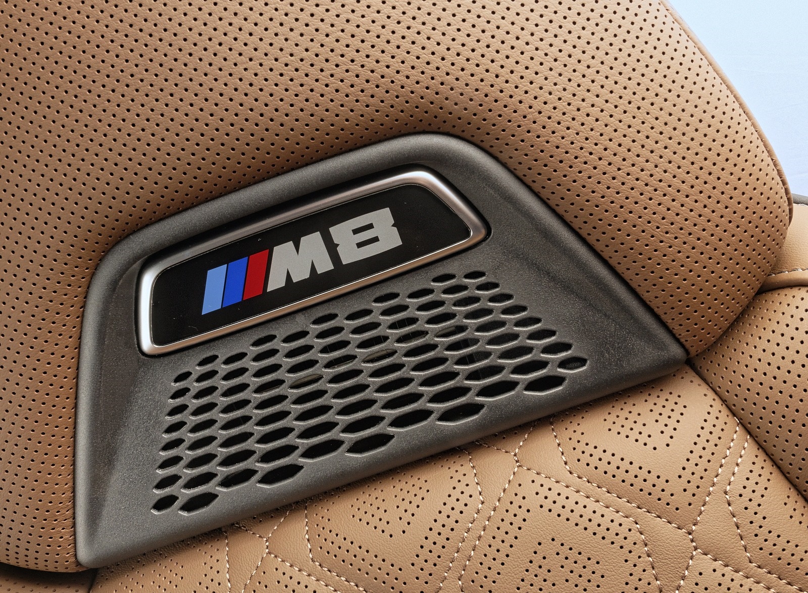 2020 BMW M8 Competition Convertible (Color: Brands Hatch Grey) Interior Detail Wallpapers #96 of 155