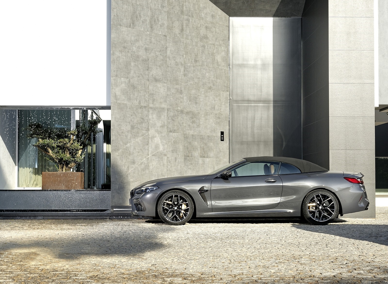 2020 BMW M8 Competition Convertible (Color: Brands Hatch Grey) Side Wallpapers #67 of 155