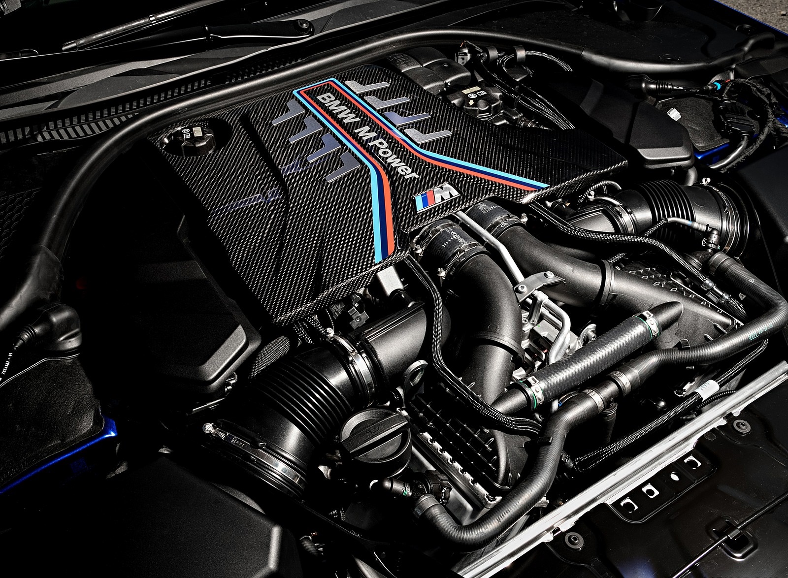 BMW m8 двигатель