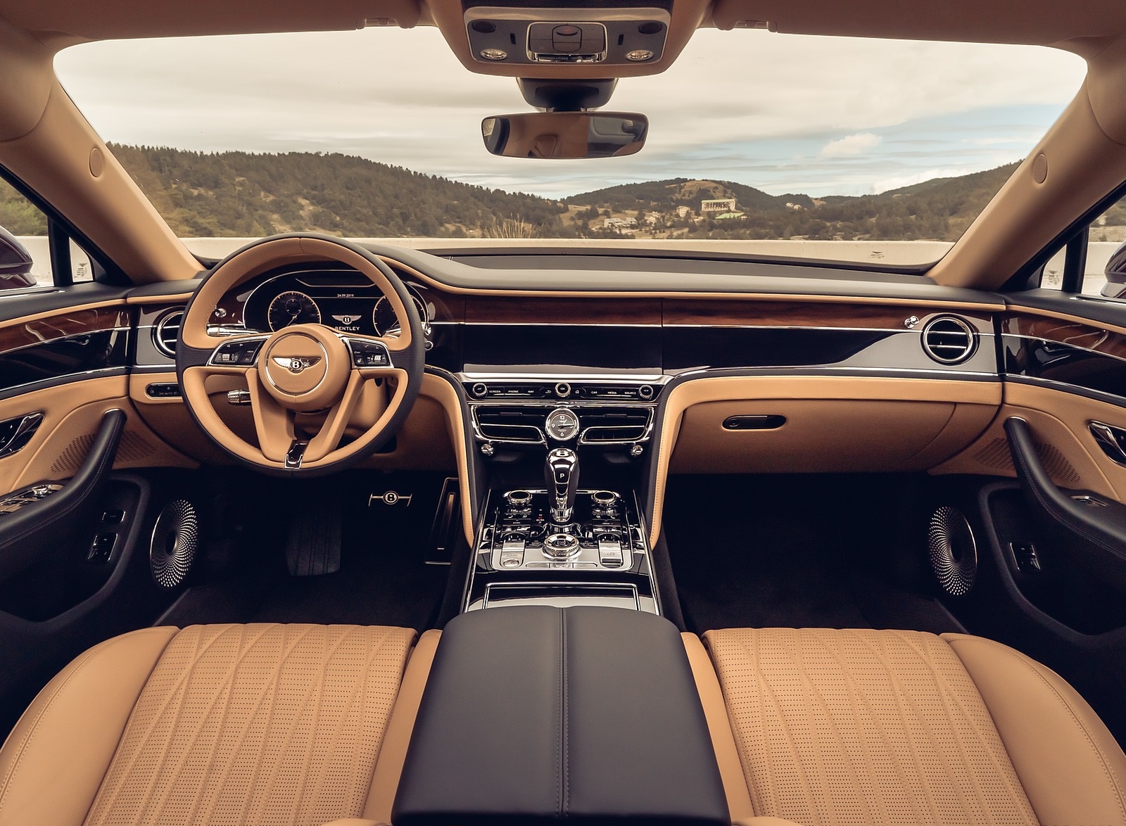 2020 Bentley Flying Spur (Color: Cricket Ball) Interior Cockpit Wallpapers #125 of 140