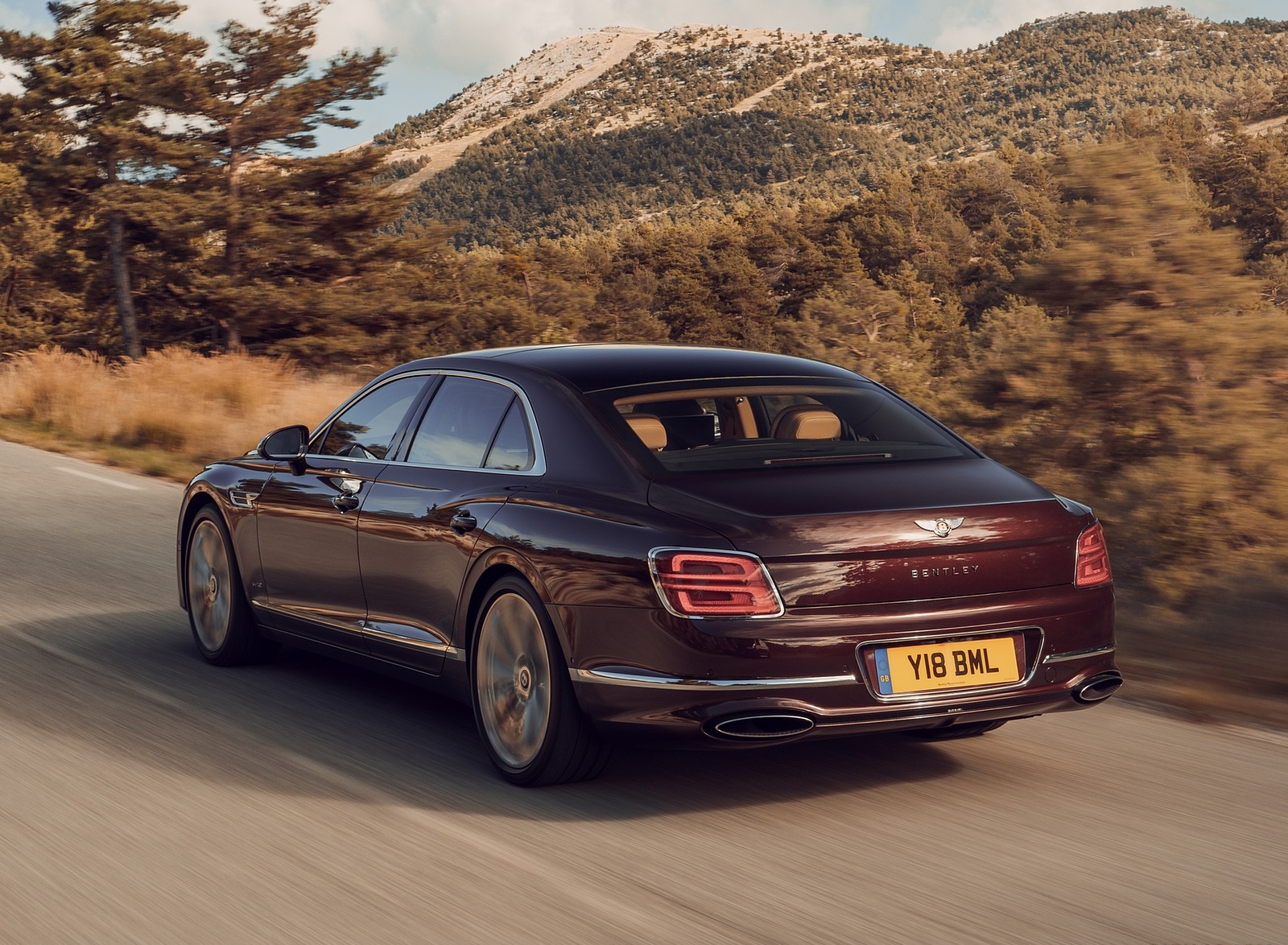 2020 Bentley Flying Spur (Color: Cricket Ball) Rear Three-Quarter Wallpapers #115 of 140