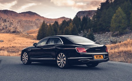 2020 Bentley Flying Spur (Color: Dark Sapphire) Rear Three-Quarter Wallpapers 450x275 (11)
