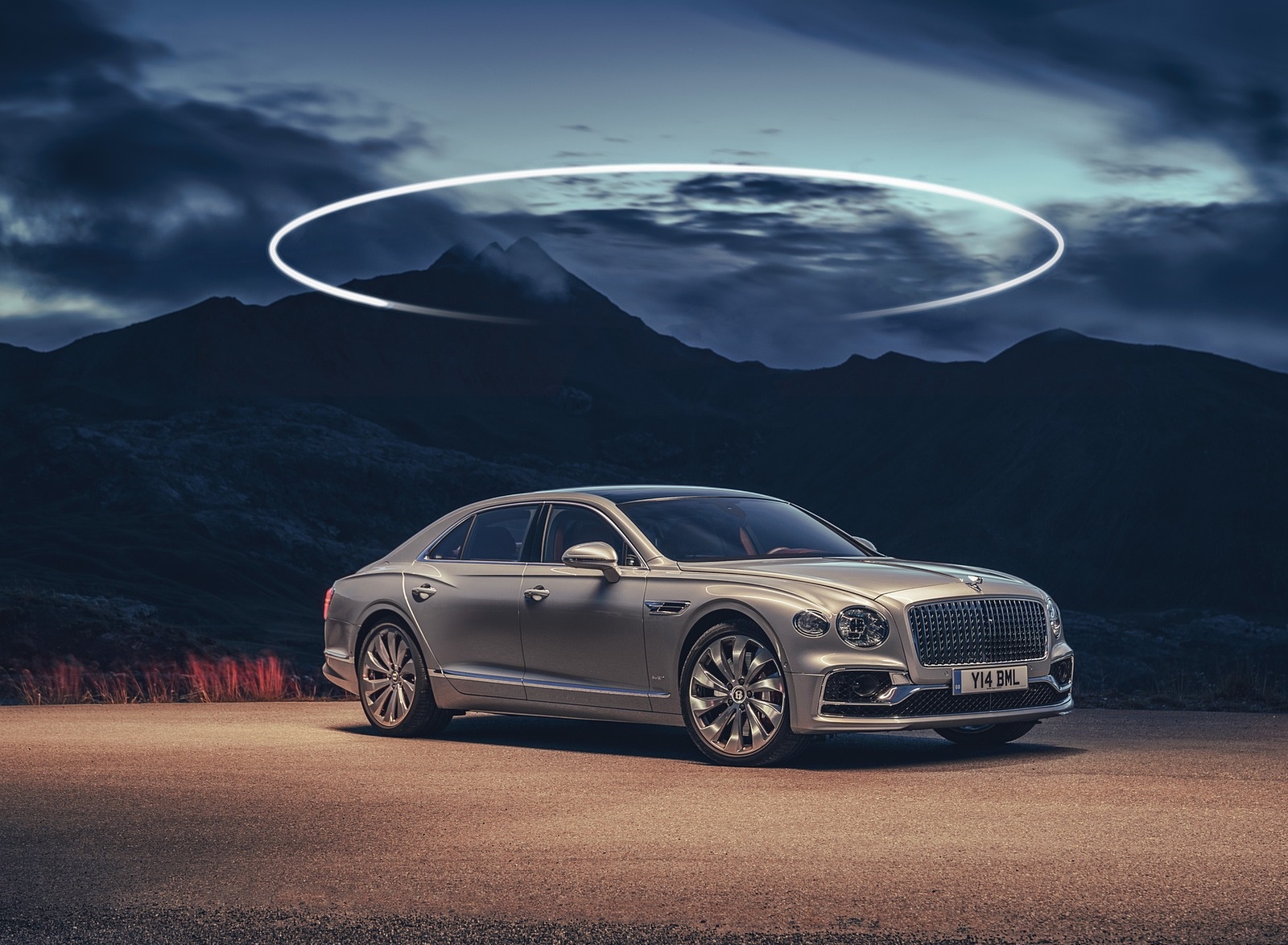 2020 Bentley Flying Spur (Color: Extreme Silver) Front Three-Quarter Wallpapers #66 of 140