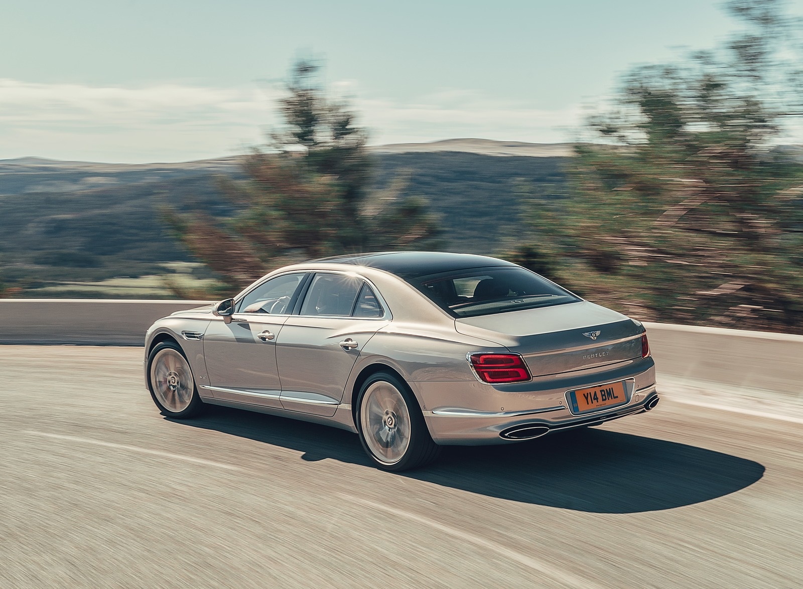2020 Bentley Flying Spur (Color: Extreme Silver) Rear Three-Quarter Wallpapers #59 of 140