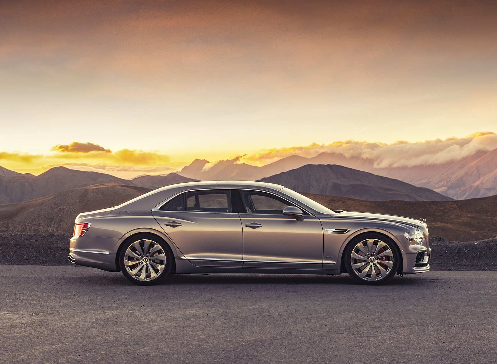 2020 Bentley Flying Spur (Color: Extreme Silver) Side Wallpapers #65 of 140
