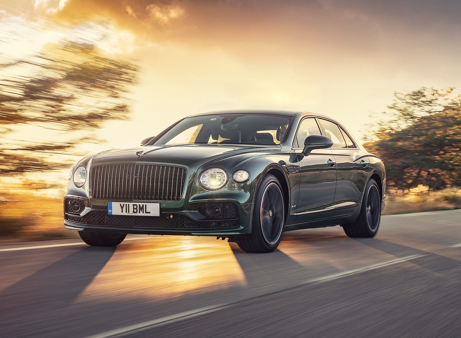 2020 Bentley Flying Spur (Color: Verdant) Front Three-Quarter Wallpapers #27 of 140