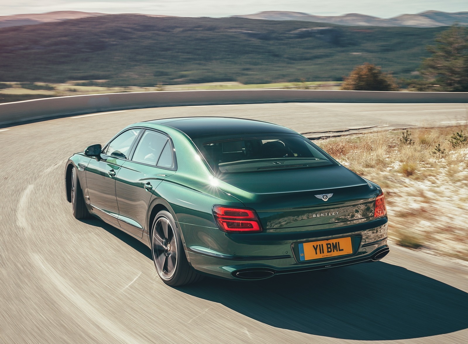 2020 Bentley Flying Spur (Color: Verdant) Rear Three-Quarter Wallpapers #31 of 140