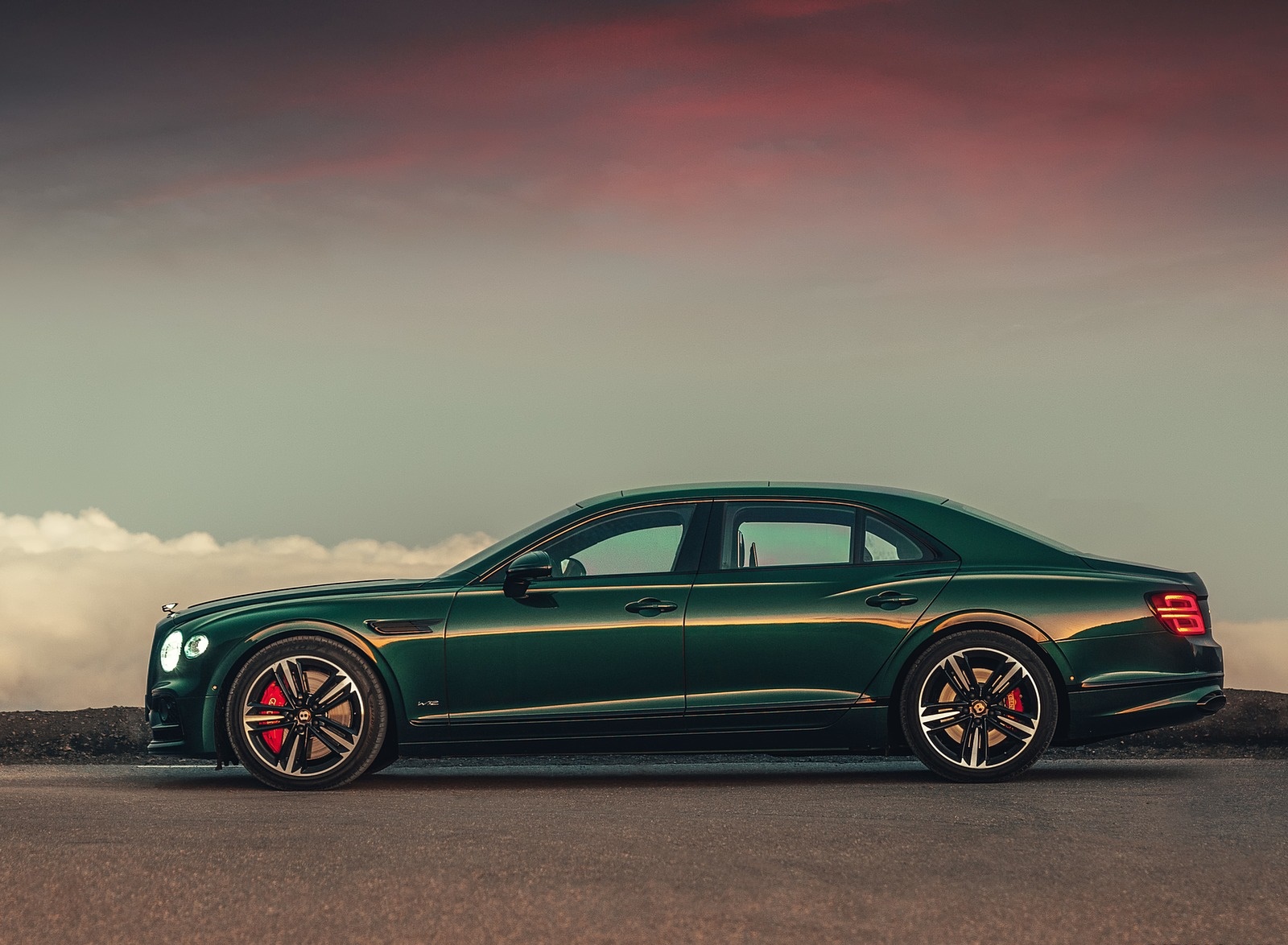 2020 Bentley Flying Spur (Color: Verdant) Side Wallpapers #34 of 140