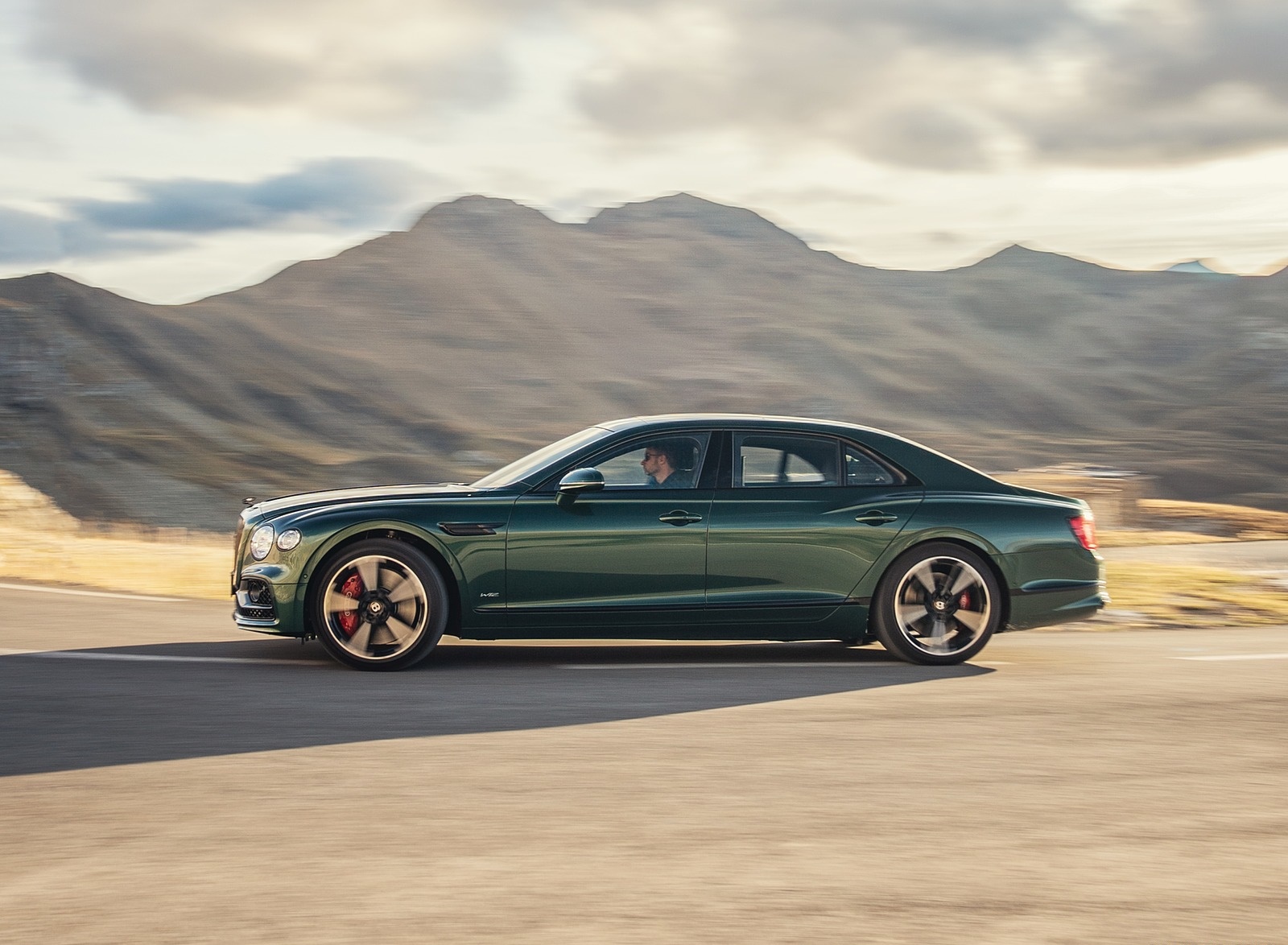 2020 Bentley Flying Spur (Color: Verdant) Side Wallpapers #32 of 140