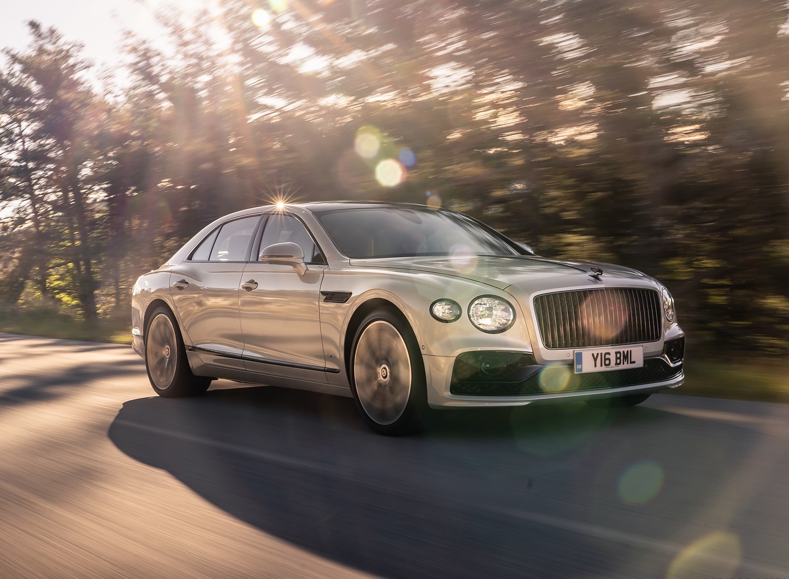 2020 Bentley Flying Spur (Color: White Sand) Front Three-Quarter Wallpapers #85 of 140
