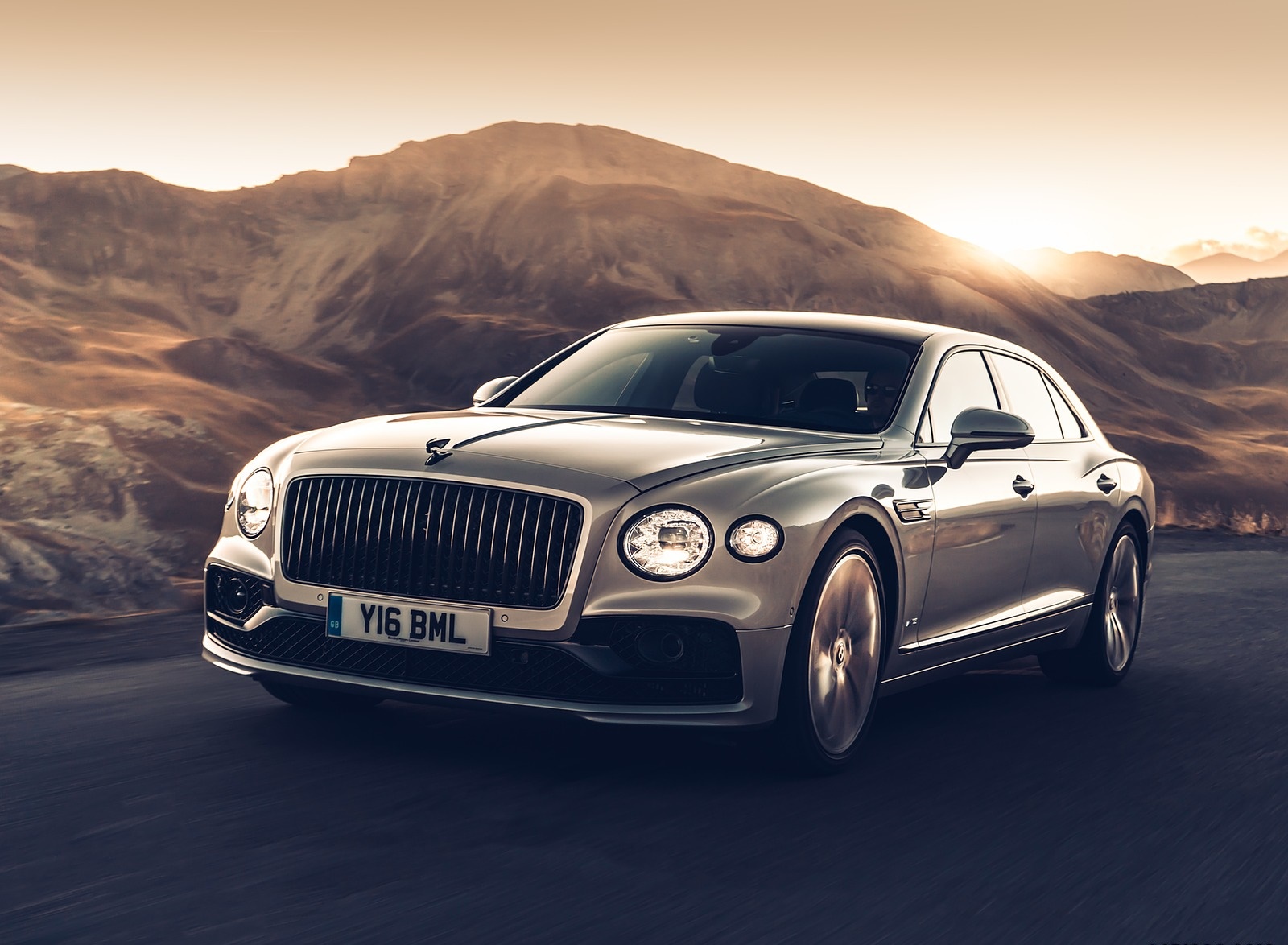 2020 Bentley Flying Spur (Color: White Sand) Front Three-Quarter Wallpapers #86 of 140
