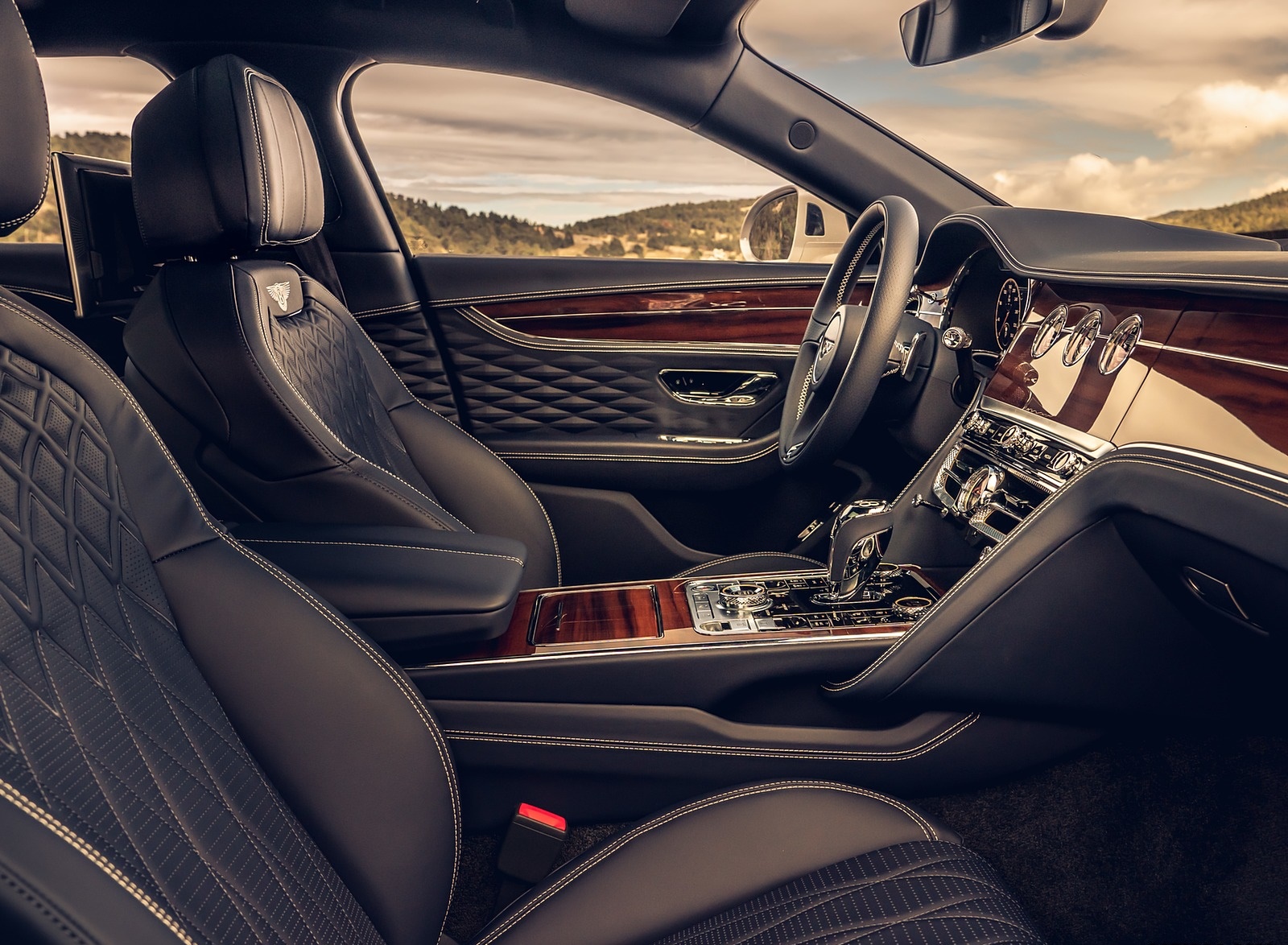 2020 Bentley Flying Spur (Color: White Sand) Interior Wallpapers #103 of 140