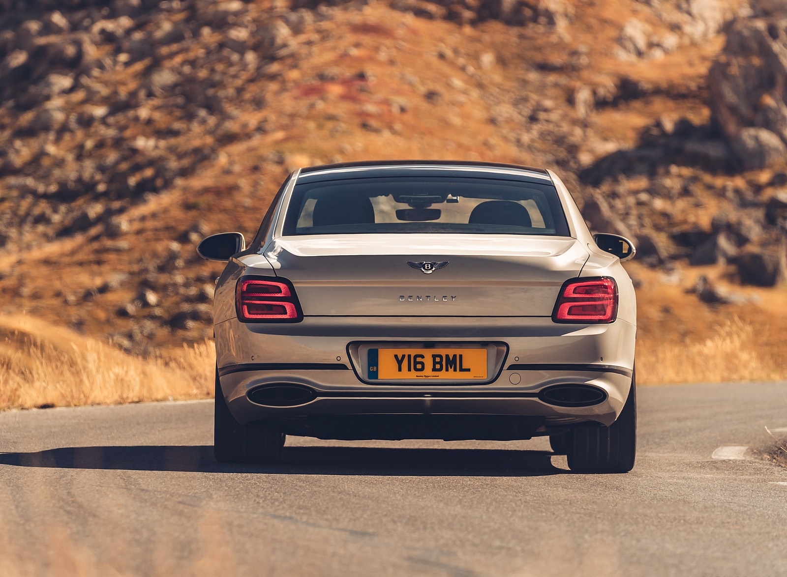 2020 Bentley Flying Spur (Color: White Sand) Rear Wallpapers #91 of 140