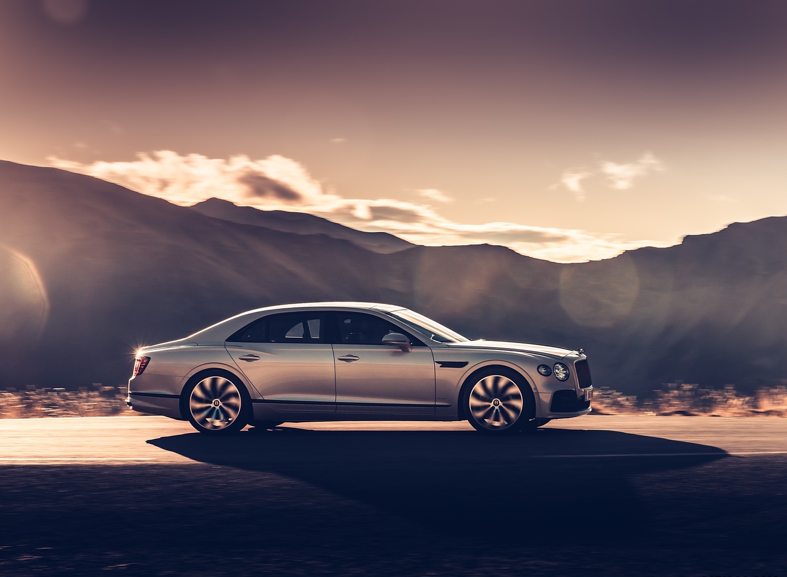 2020 Bentley Flying Spur (Color: White Sand) Side Wallpapers #93 of 140