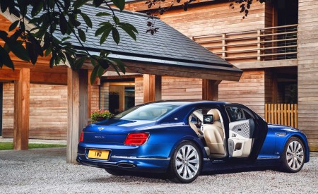 2020 Bentley Flying Spur First Edition Rear Three-Quarter Wallpapers 450x275 (6)