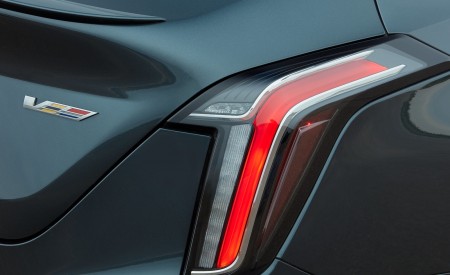 2020 Cadillac CT4-V Tail Light Wallpapers 450x275 (12)