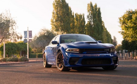 2020 Dodge Charger SRT Hellcat Widebody (Color: IndiGo Blue) Front Wallpapers 450x275 (41)