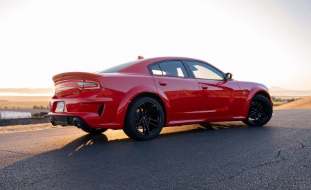 2020 Dodge Charger SRT Hellcat Widebody (Color: TorRed) Rear Three-Quarter Wallpapers 450x275 (14)