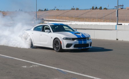 2020 Dodge Charger SRT Hellcat Widebody (Color: White Knuckle) Burnout Wallpapers 450x275 (71)