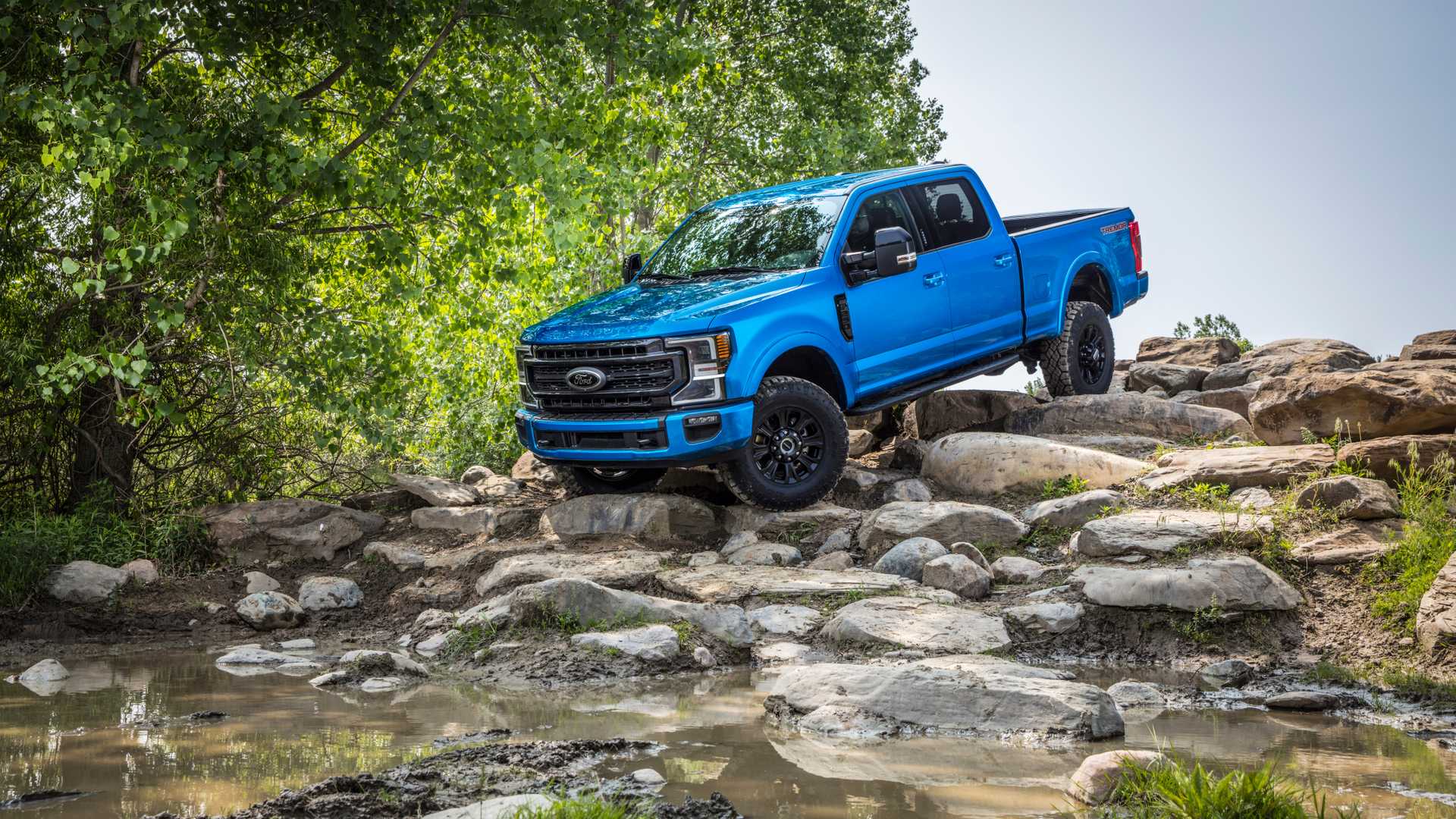 2020 Ford F-Series Super Duty with Tremor Off-Road Package Off-Road Wallpapers (3)