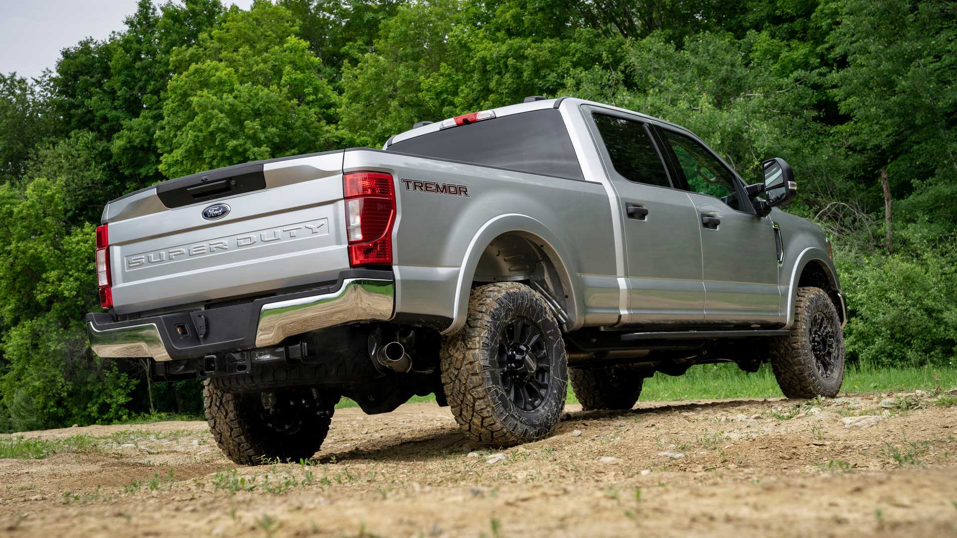 2020 Ford F-Series Super Duty with Tremor Off-Road Package Rear Three-Quarter Wallpapers #14 of 17