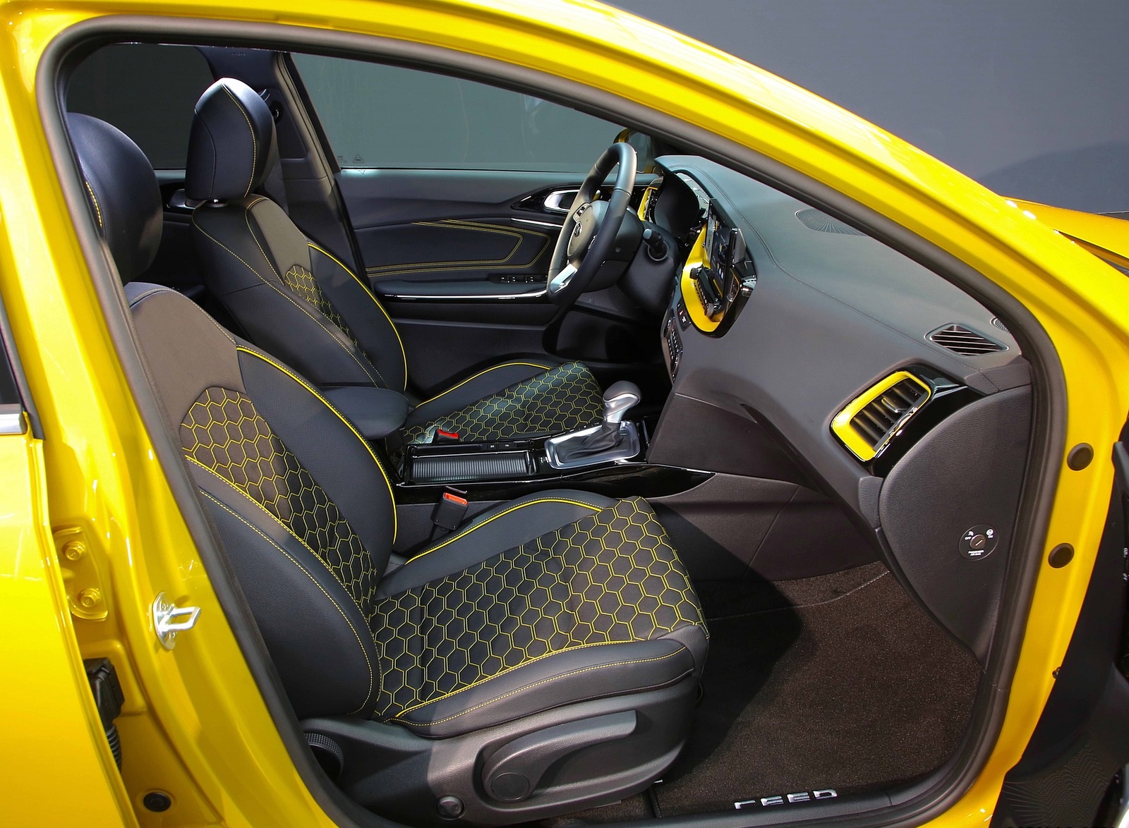 2020 Kia XCeed Interior Front Seats Wallpapers #13 of 40