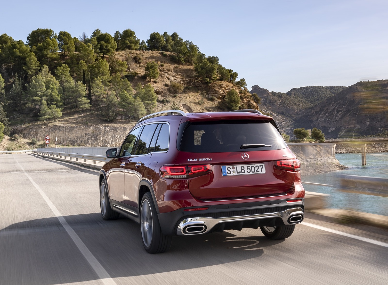 2020 Mercedes-Benz GLB 220 d 4 MATIC (Color: Designo Patagonia Red Metallic) Rear Three-Quarter Wallpapers #96 of 129