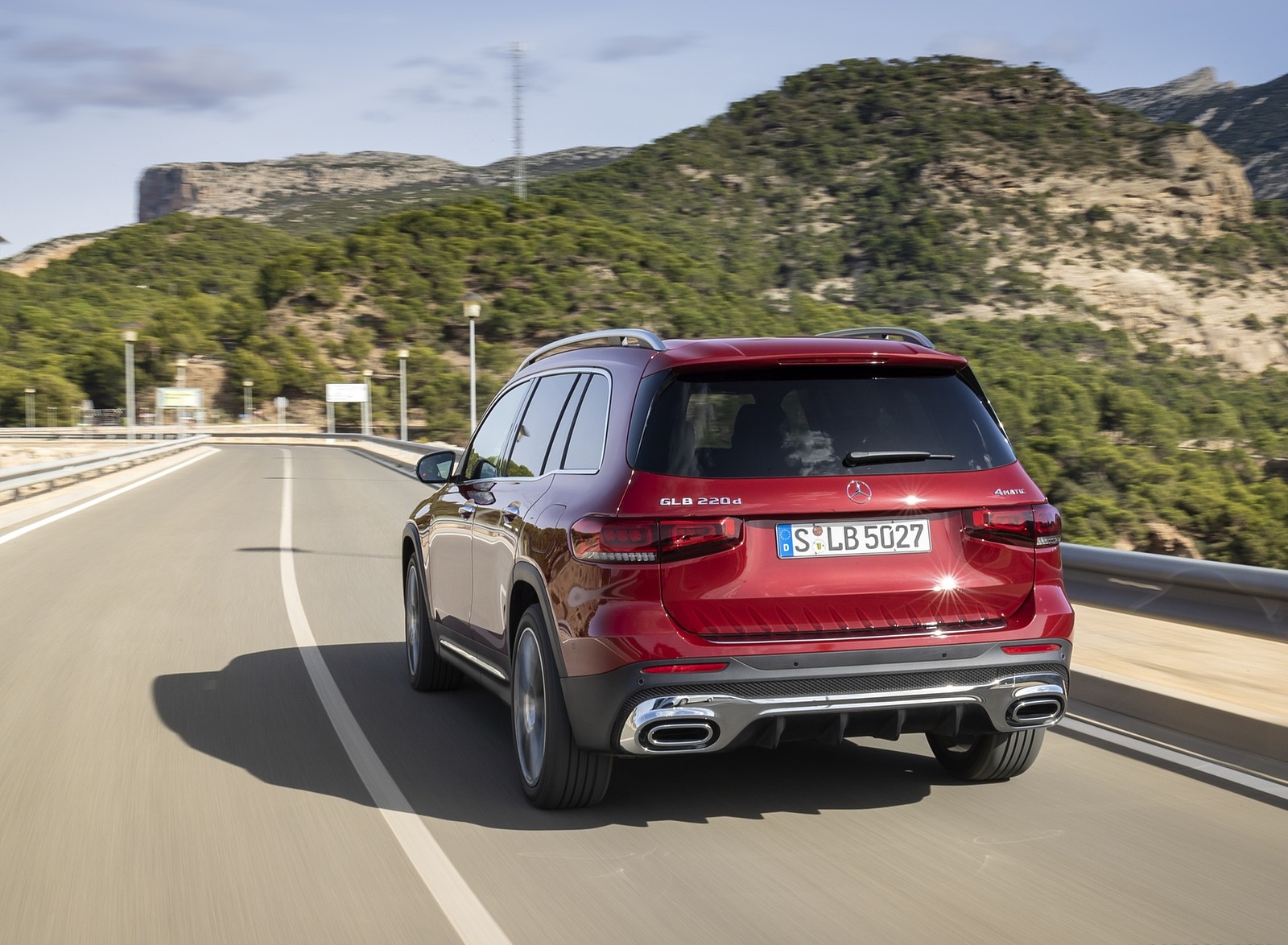 2020 Mercedes-Benz GLB 220 d 4 MATIC (Color: Designo Patagonia Red Metallic) Rear Wallpapers #97 of 129