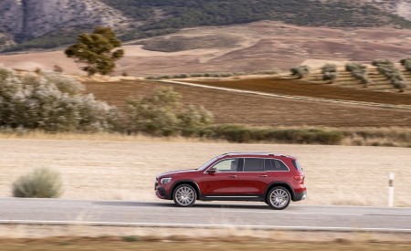 2020 Mercedes-Benz GLB 220 d 4 MATIC (Color: Designo Patagonia Red Metallic) Side Wallpapers 450x275 (99)
