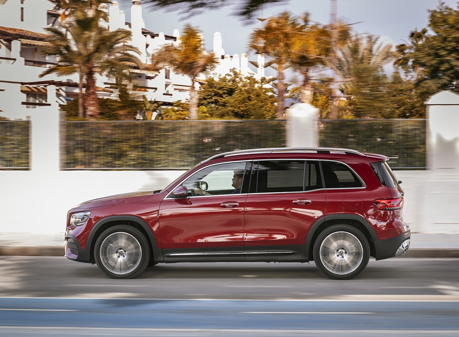 2020 Mercedes-Benz GLB 220 d 4 MATIC (Color: Designo Patagonia Red Metallic) Side Wallpapers #100 of 129