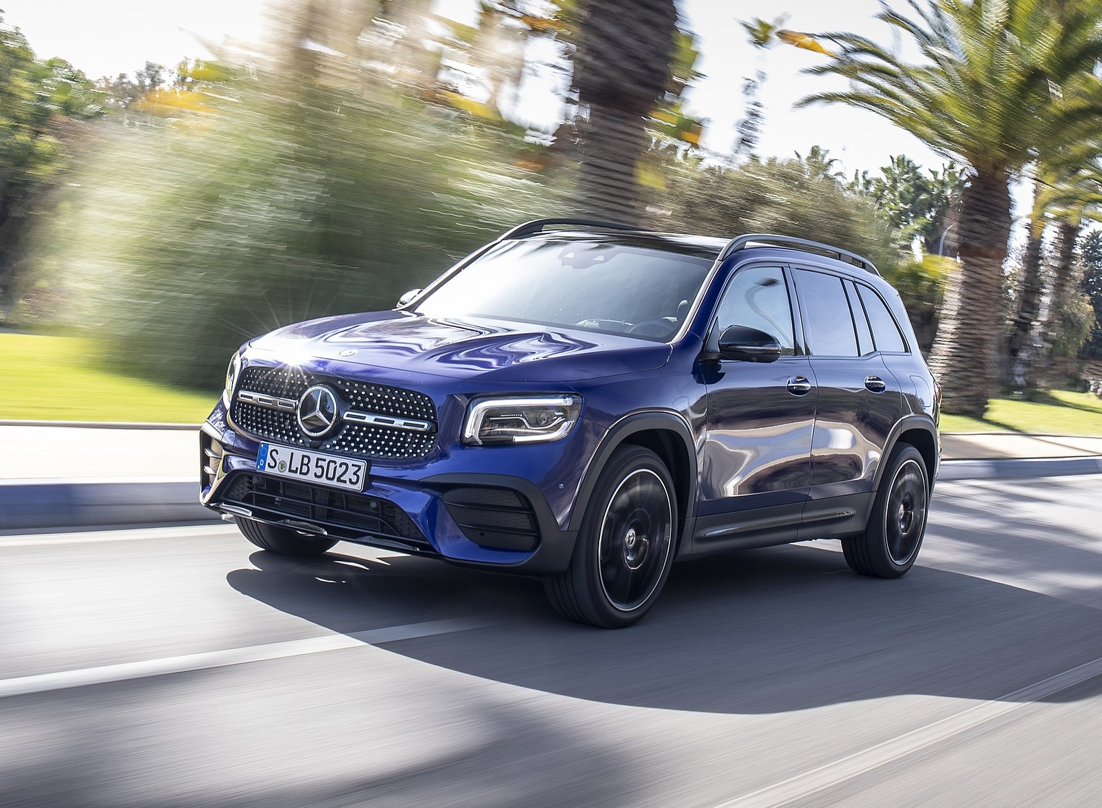 2020 Mercedes-Benz GLB 220 d 4MATIC (Color: Galaxy Blue Metallic) Front Three-Quarter Wallpapers (2)