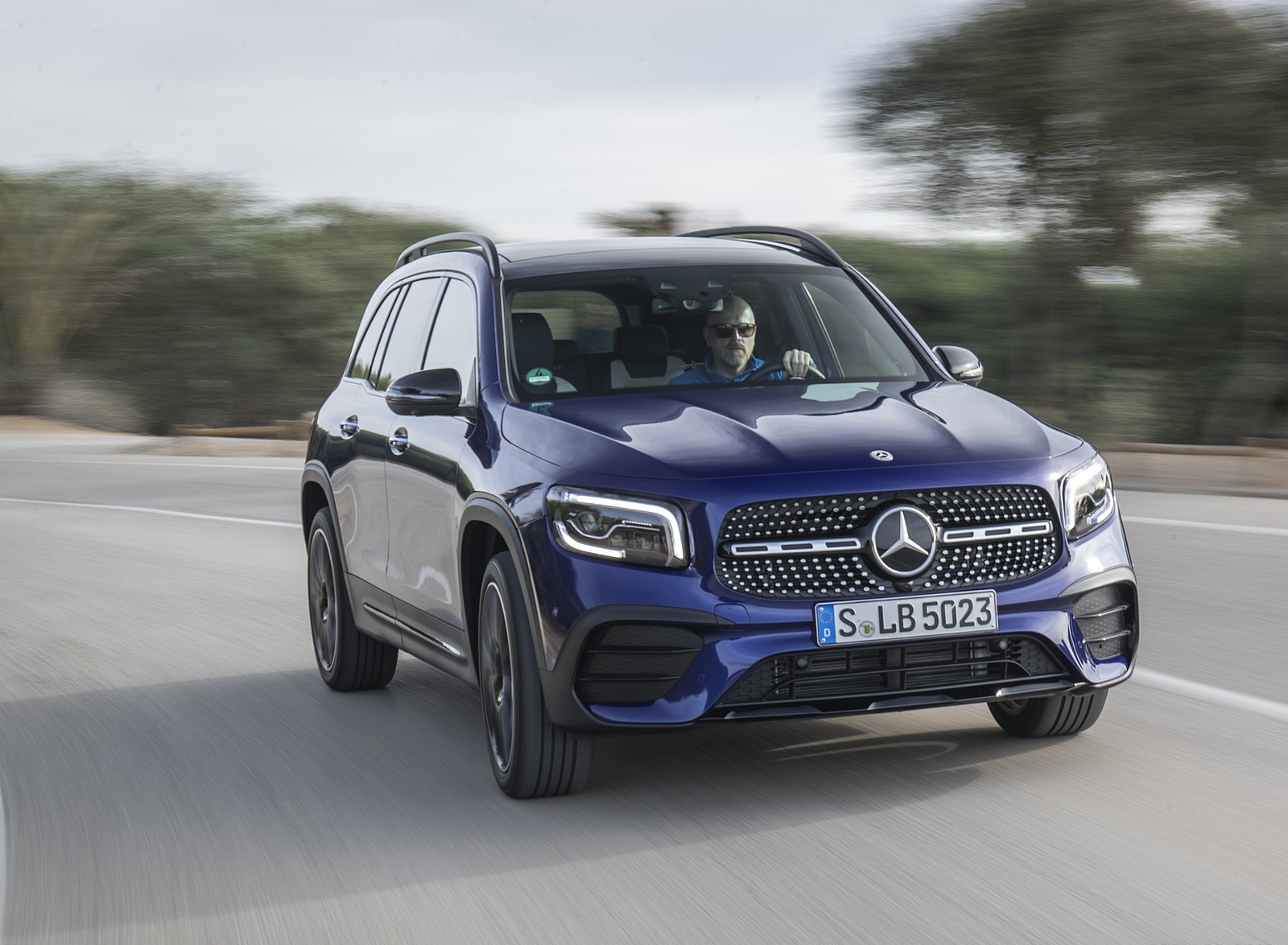 2020 Mercedes-Benz GLB 220 d 4MATIC (Color: Galaxy Blue Metallic) Front Wallpapers (1)