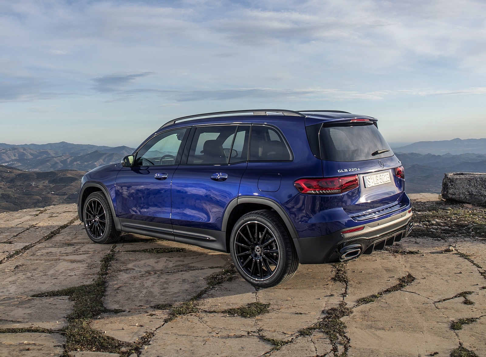 2020 Mercedes-Benz GLB 220 d 4MATIC (Color: Galaxy Blue Metallic) Rear Three-Quarter Wallpapers (9)