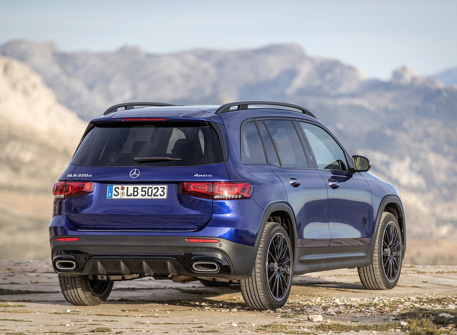 2020 Mercedes-Benz GLB 220 d 4MATIC (Color: Galaxy Blue Metallic) Rear Three-Quarter Wallpapers #11 of 129