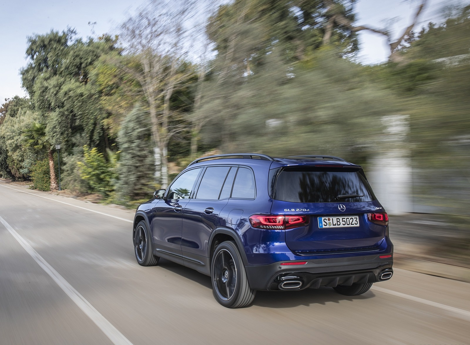 2020 Mercedes-Benz GLB 220 d 4MATIC (Color: Galaxy Blue Metallic) Rear Three-Quarter Wallpapers #4 of 129