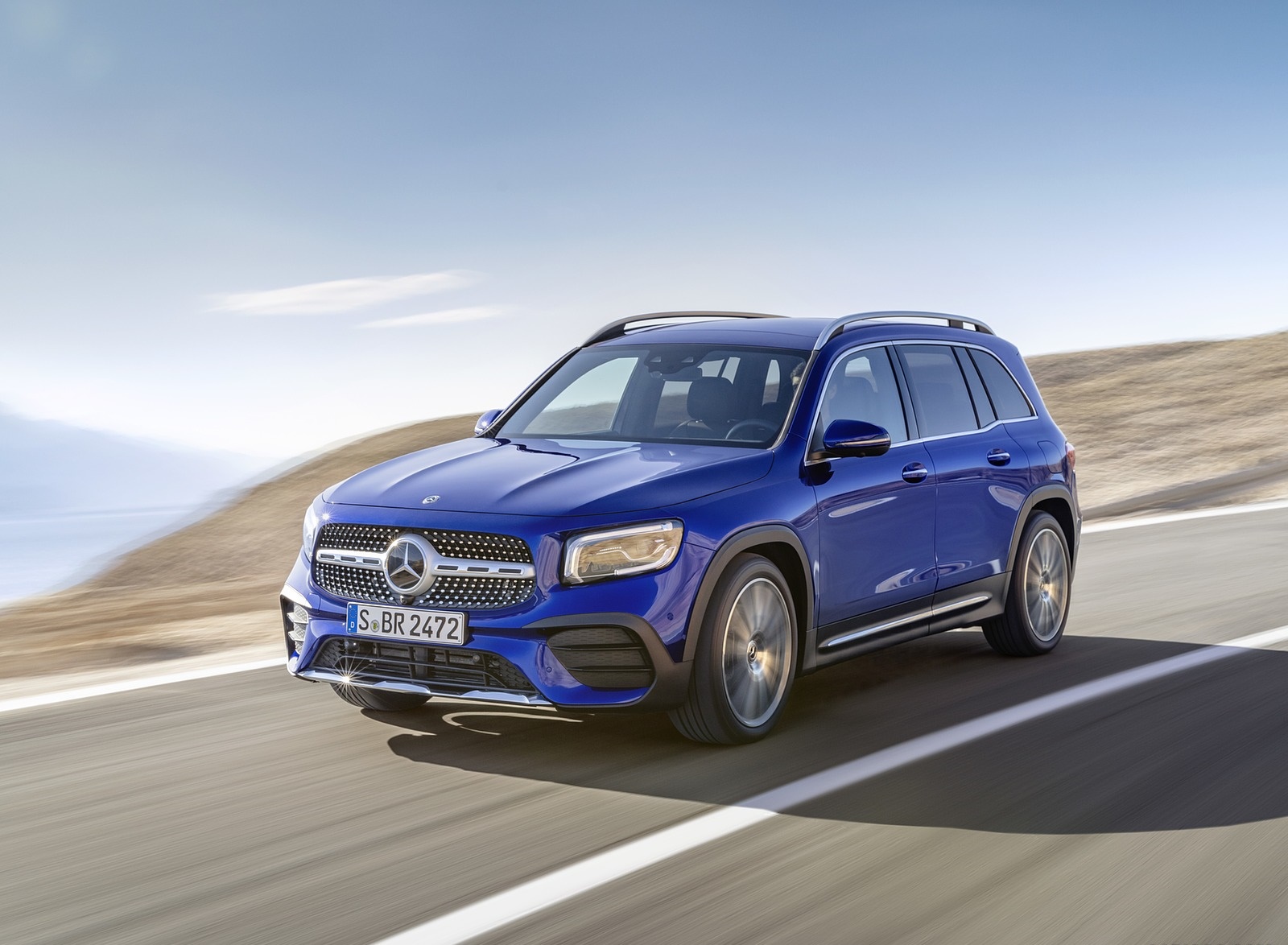 2020 Mercedes-Benz GLB 250 AMG Line (Color: Galaxy Blue) Front Three-Quarter Wallpapers #25 of 129