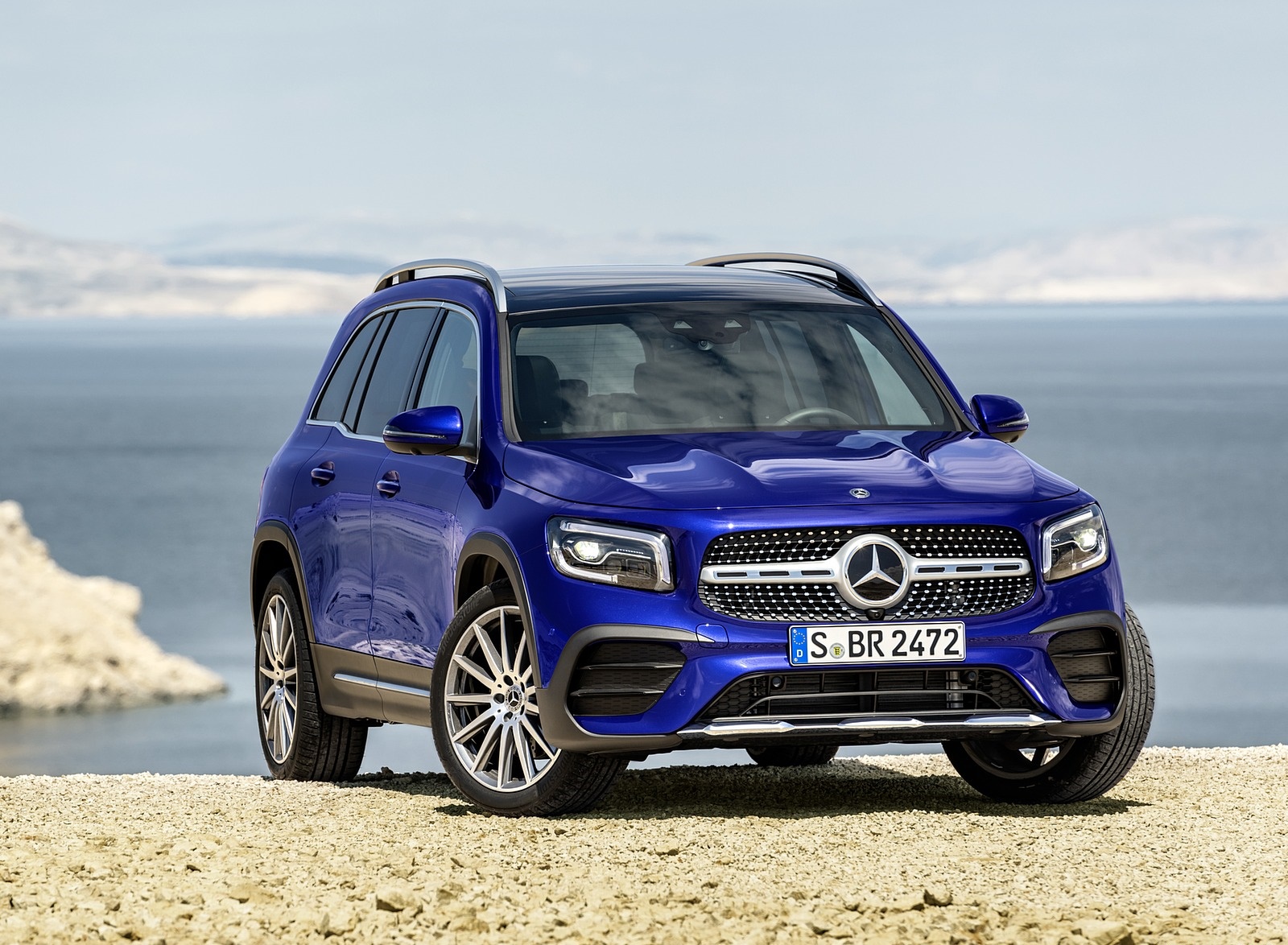 2020 Mercedes-Benz GLB 250 AMG Line (Color: Galaxy Blue) Front Three-Quarter Wallpapers #38 of 129