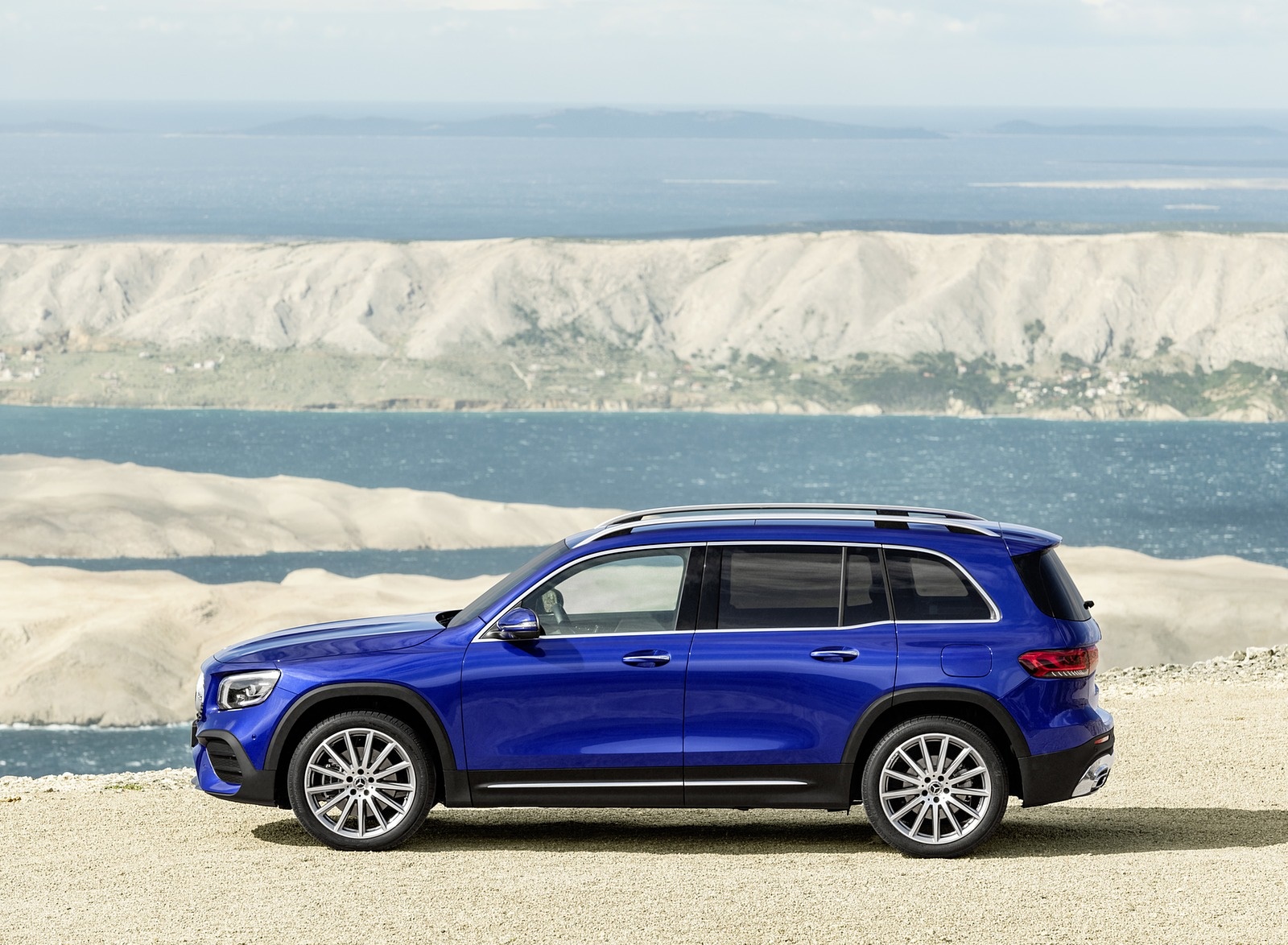 2020 Mercedes-Benz GLB 250 AMG Line (Color: Galaxy Blue) Side Wallpapers #43 of 129